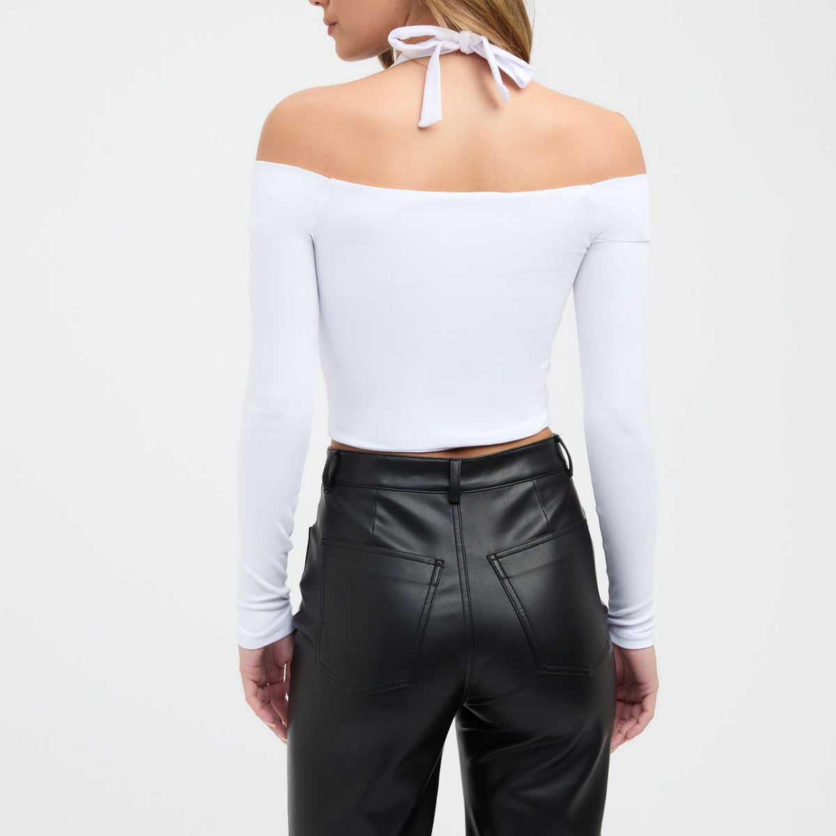 NZSALE  AIM'N OAT WHITE LUXE SEAMLESS CROPPED LONG SLEEVE